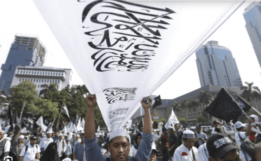 Muslim Mob Attacks Catholic Students with Knives in Indonesia - Geller Report
