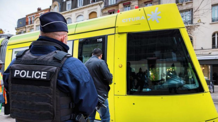 France: Shouting ‘Allah akbar’, an illegal Tunisian migrant with 42 entries on his criminal record threatens to blow up a tram in Reims – Allah's Willing Executioners