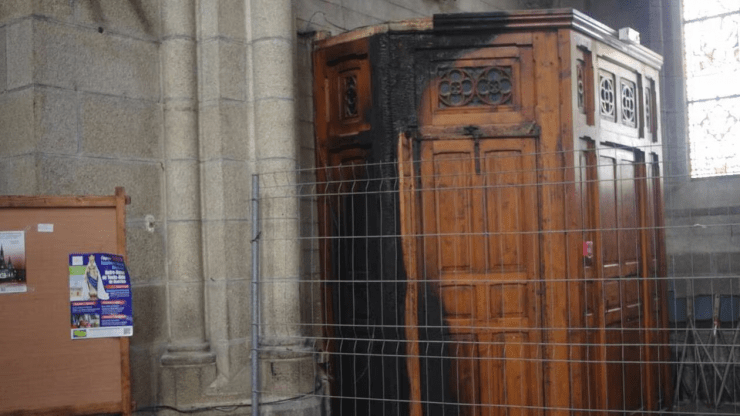 How many French synagogues and cathedrals can burn due to ‘incidents’? – Allah's Willing Executioners